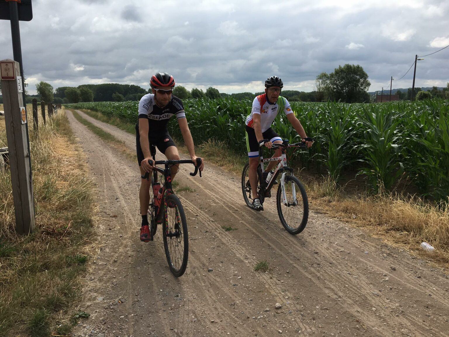 Le gravel bike cyclocross ou vélo de route ? Le Match