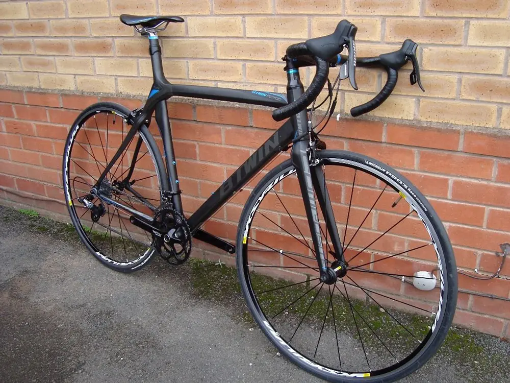 Paire de roue Mavic Aksium sur un vélo de route BTWIN