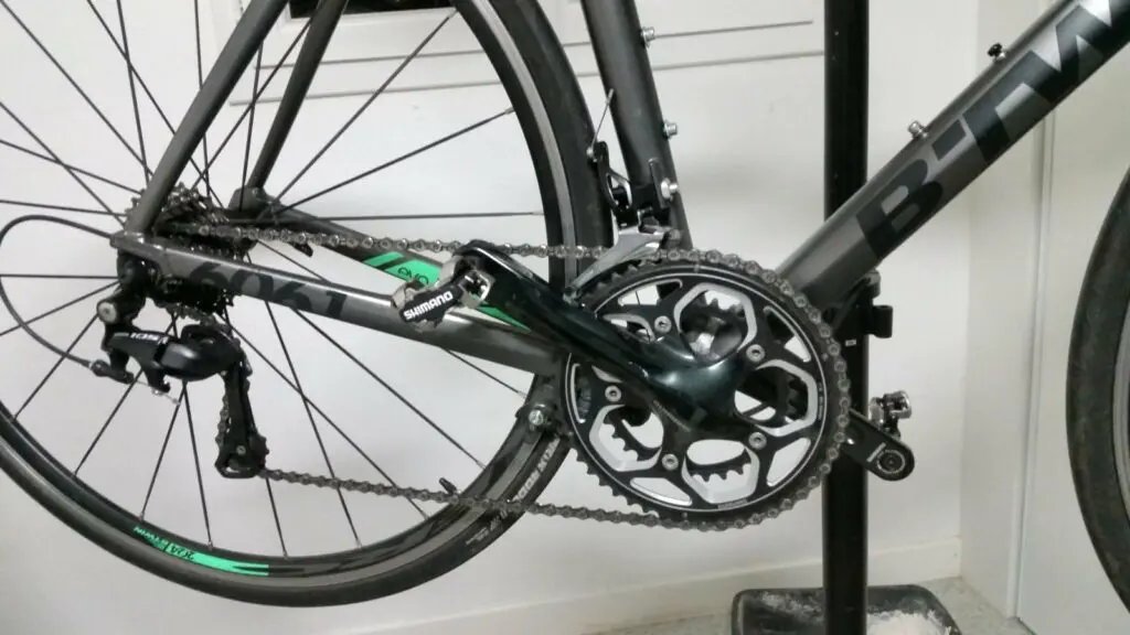 Le nettoyage d'une transmission de VTT, chaines, plateaux et pignons.