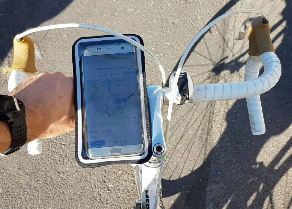 Mon vélotaf équipé du système Shapeheart pour maintenir le téléphone