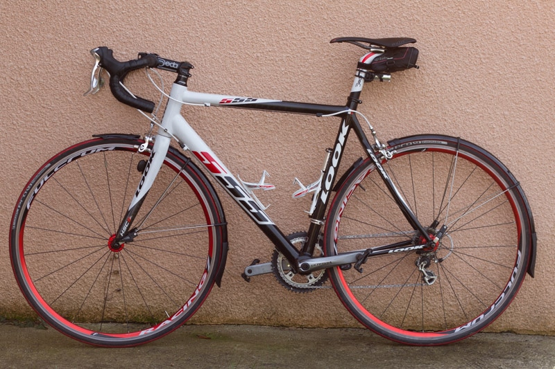 Des gardes boues sur un vélo de route