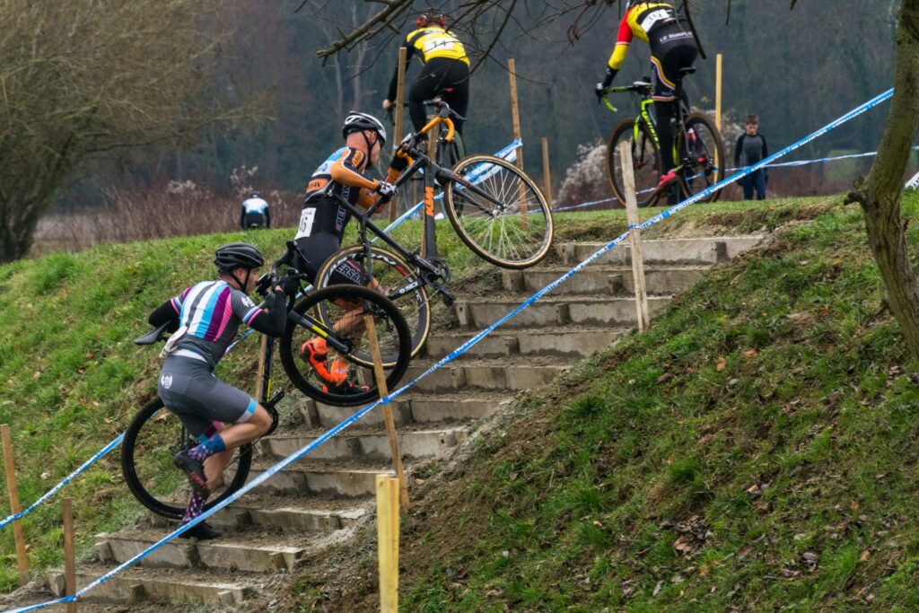Les montées de marche (escalier) lors d'une compétition de cyclocross