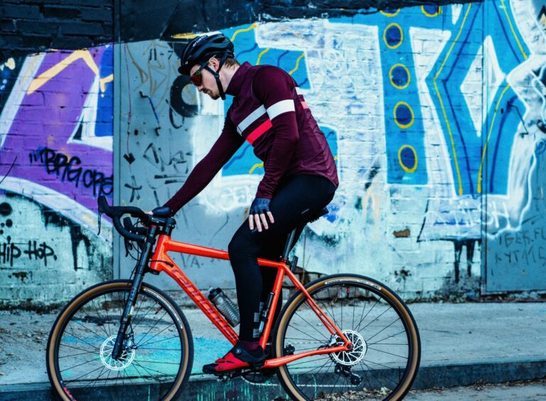 Un vélo de route Cannondale avec frein à disque