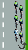 Le cycliste blanc est en queue de peloton à gauche