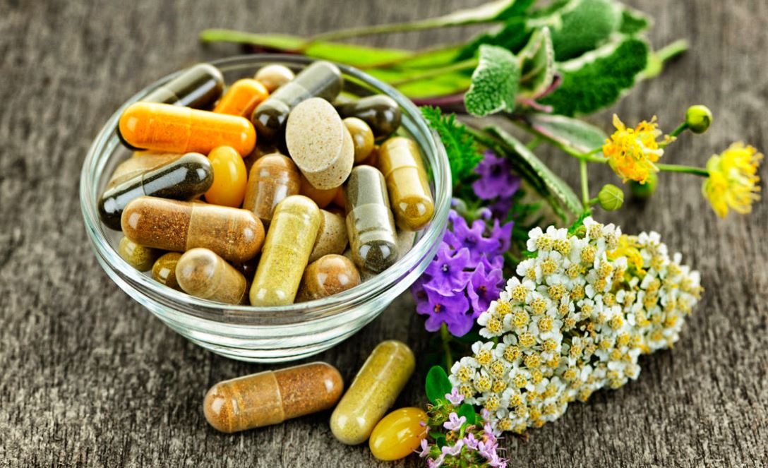 Des gélules dans un bol