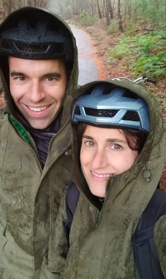 Selfie sous la pluie avec des vestes Basil