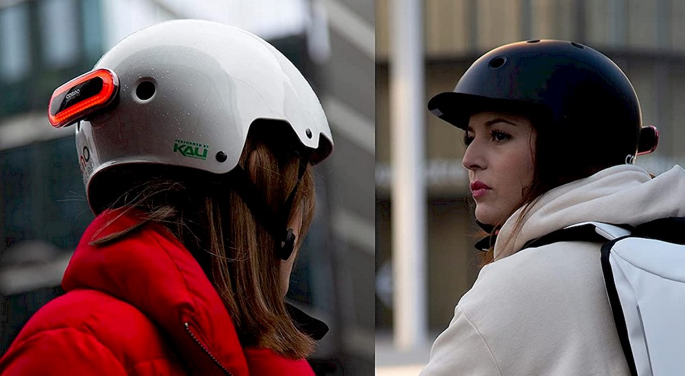 Deux femmes avec leur casque Cosmo
