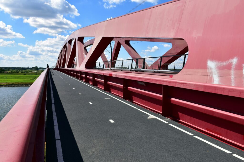 Une piste cyclable aux Pays-Bas sur un pont