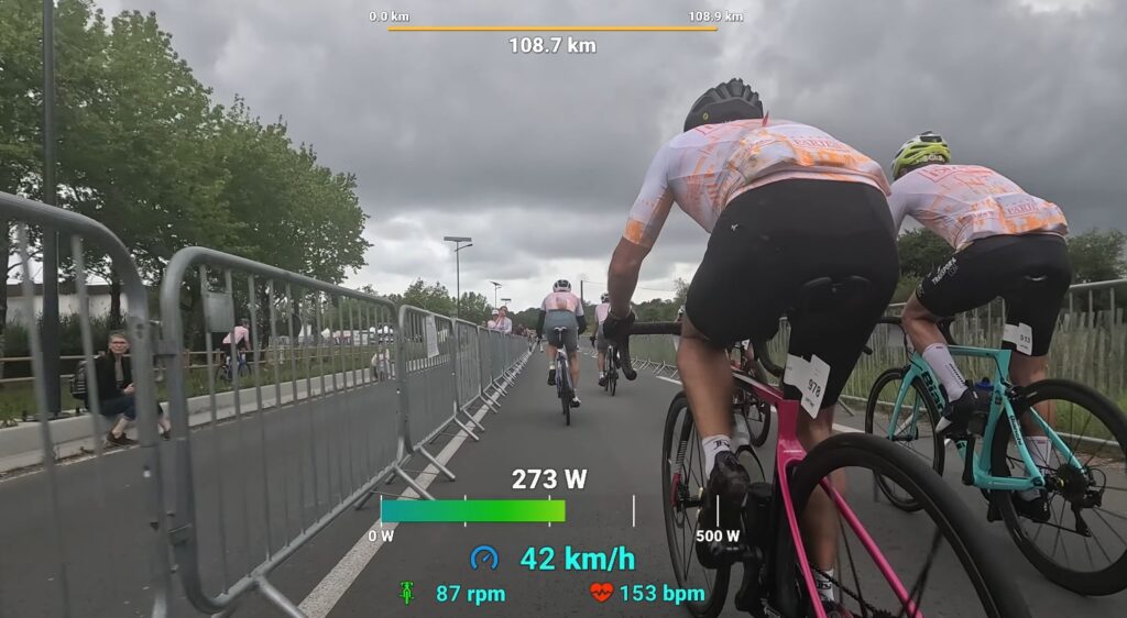 Arrivée cycliste lors de la Bizikleta avec les barrières des 2 côtés