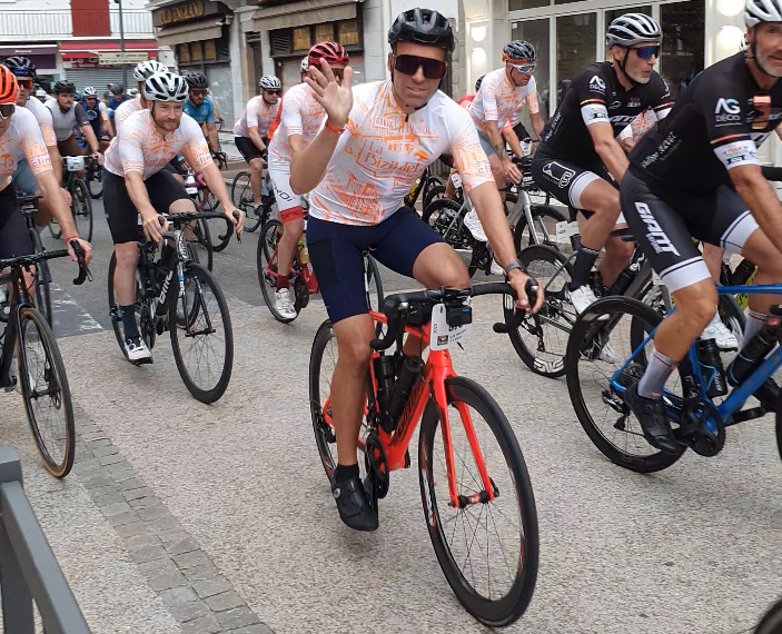 Me voici au départ de la Bizikleta avec plein de cyclistes