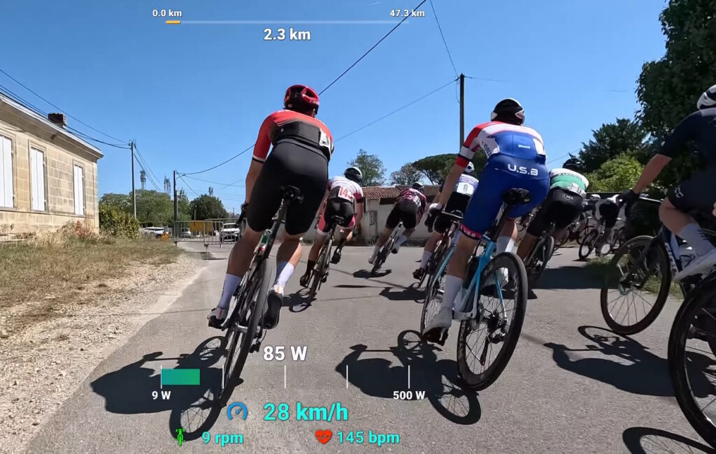 Virage à droite avec tout le peloton qui tourne