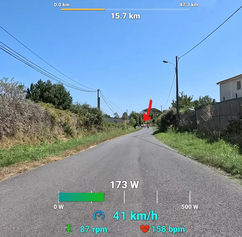 Le peloton est tout au loin