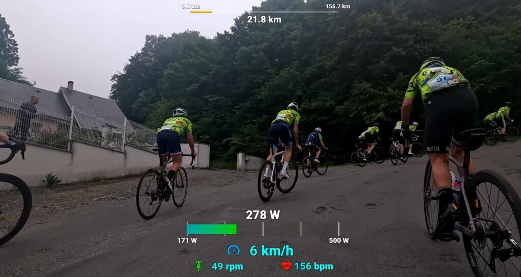 En plein mur de la Palomière avec le peloton