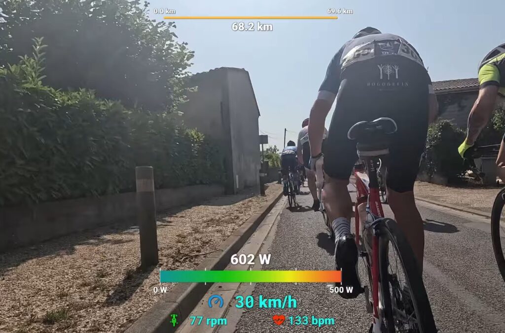 Relance à 600 Watts au pied d'une bosse à vélo