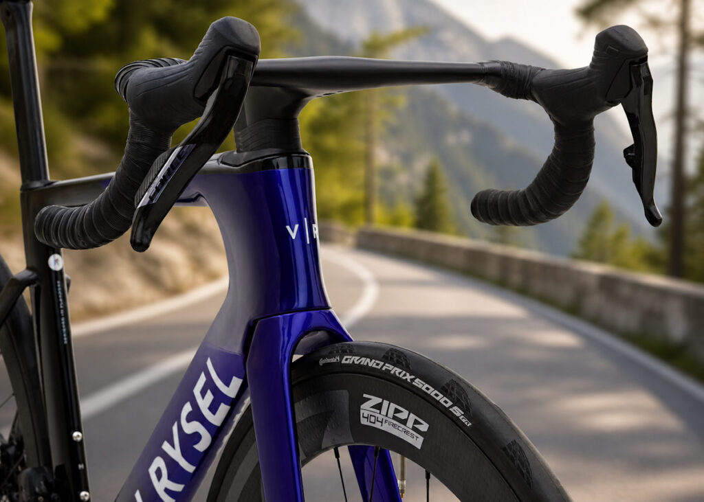 Zoom sur le cintre du vélo aéro