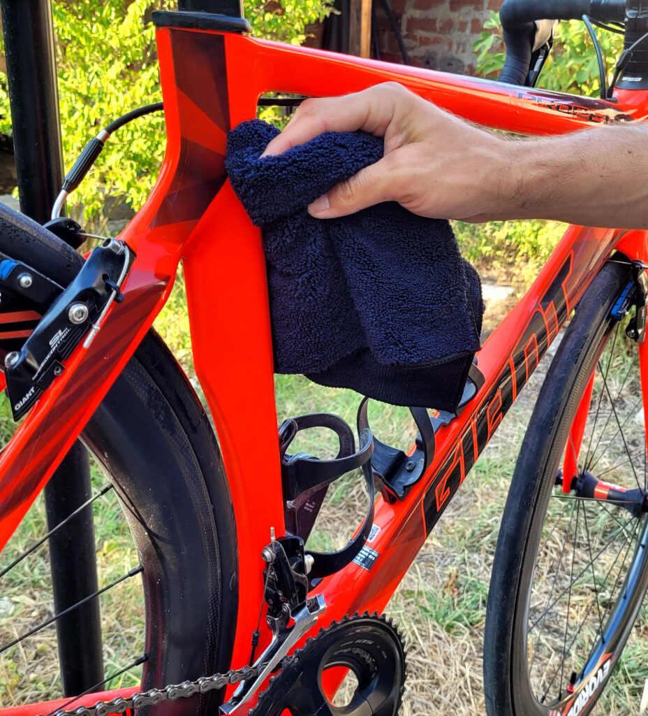 Utilisation du microfibre pour nettoyer le vélo