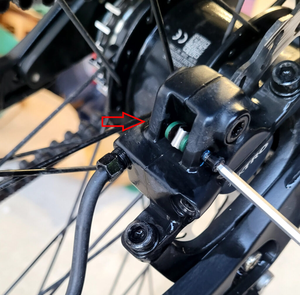 Étrier hydraulique Tektro arrière du Tenways CGO600 avant le remplacement
